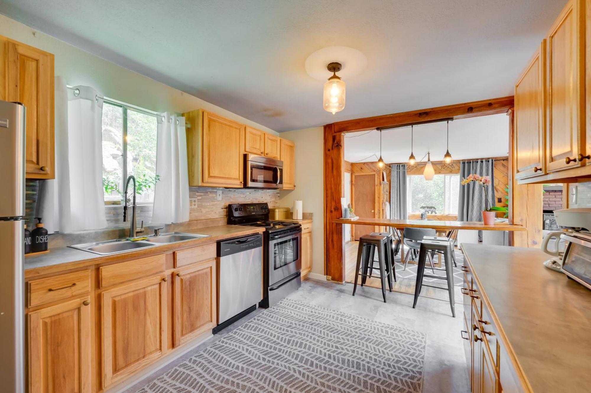 Stunning Golden Home With Deck About 35 Mi To Denver! Exterior foto