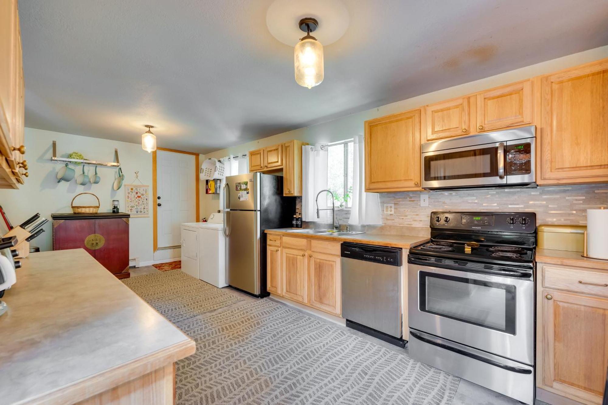 Stunning Golden Home With Deck About 35 Mi To Denver! Exterior foto